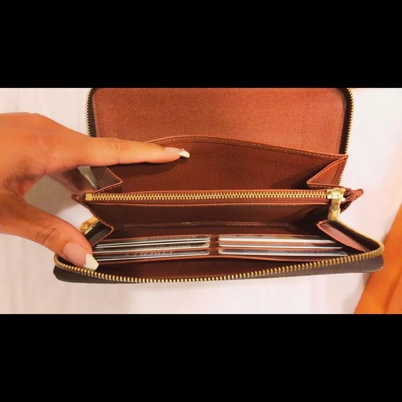 Louis Vuitton Zippy Organizer! Hard to find! 😊 - Picture 7 of 15